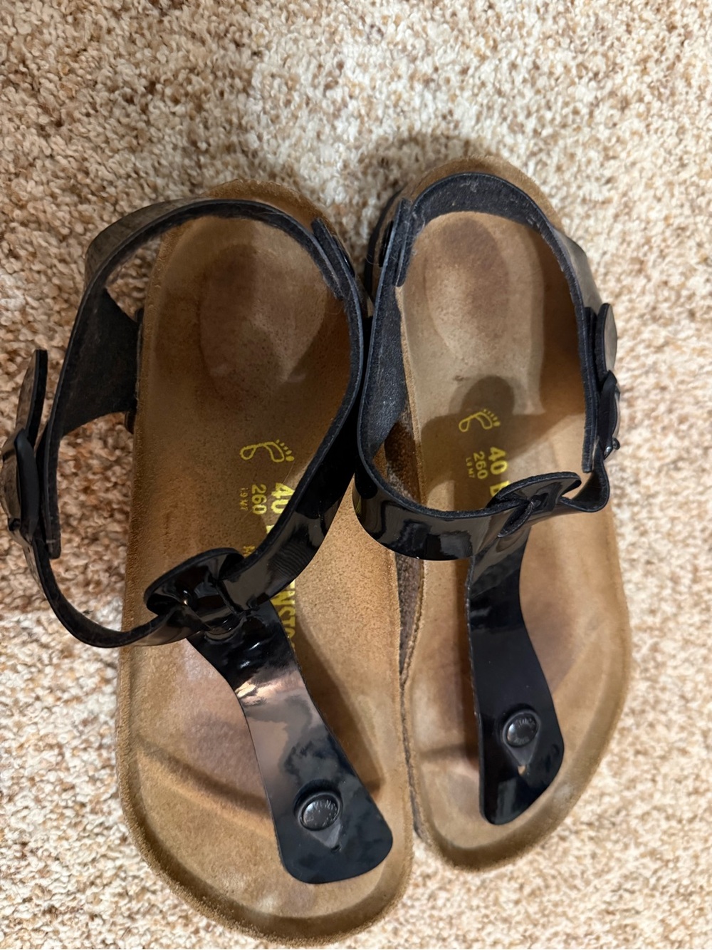 Birkenstock Pink or Black Patent Gizeh Sandals - Picture 6 of 7